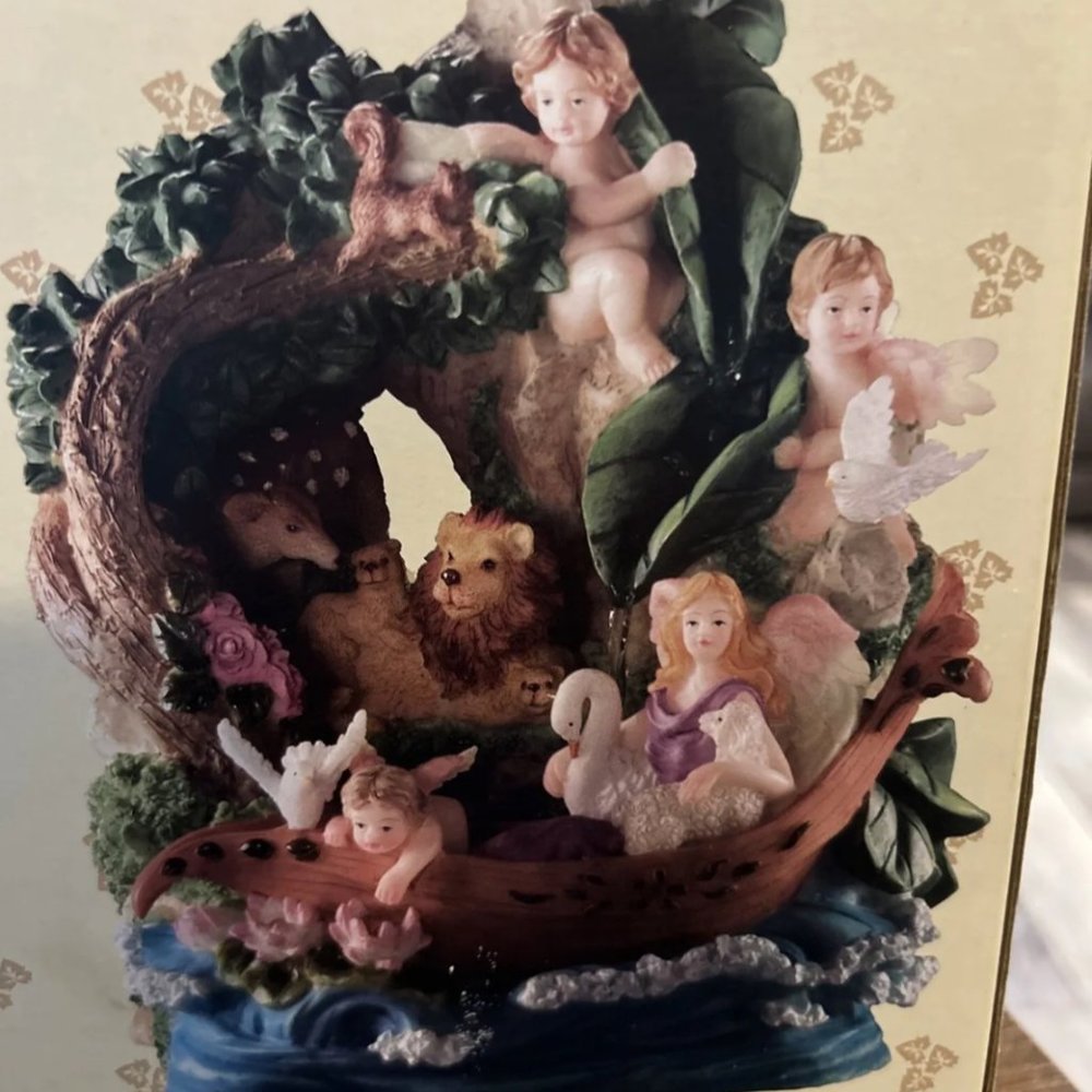 Musical  Angel and Cherub Water Fountain CC classic Treasures